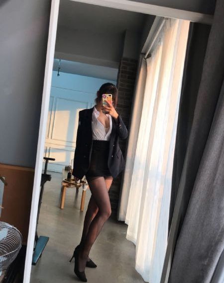 公交车两个人一前一后是什么电影_超清全集免费观看