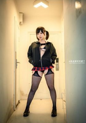挽起裙子跨开双腿做下去接吻_BD英语动漫免费观看